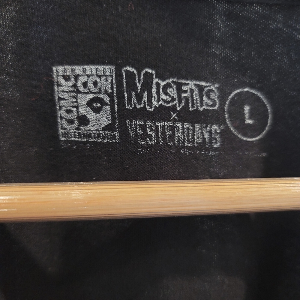 Rare Hot Misfit Cotton T-Shirt Size L - Picture 2 of 7